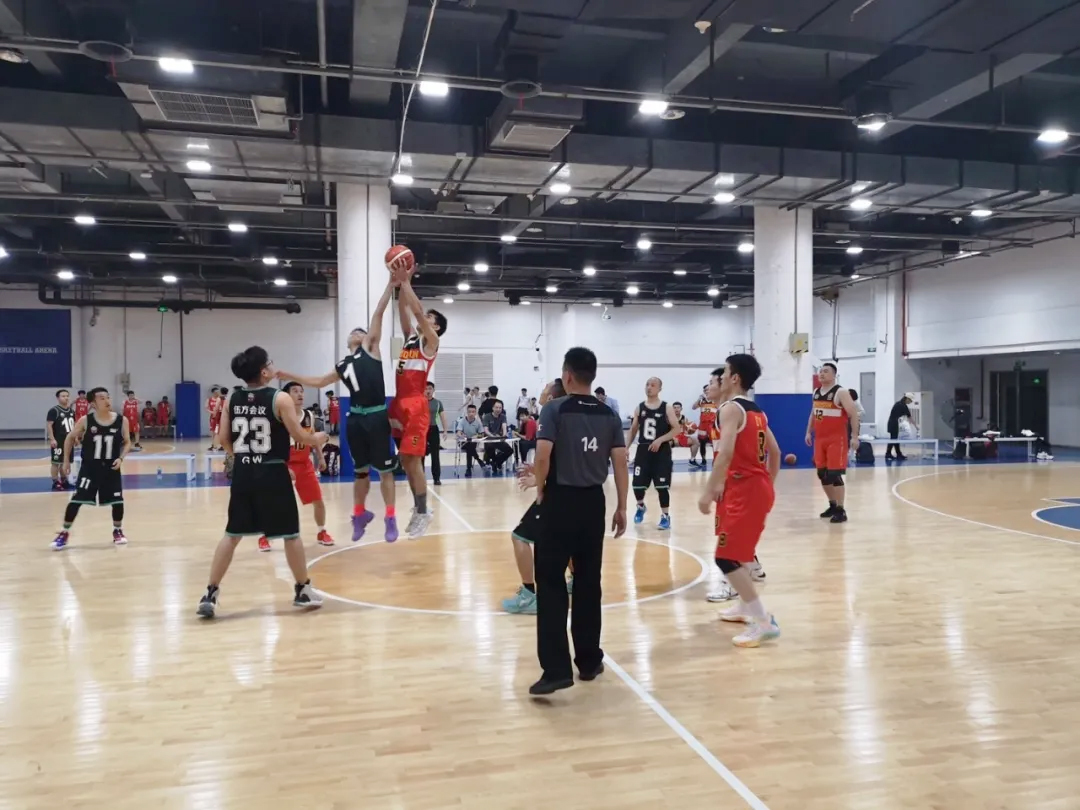 “康恩貝-伍方”籃球聯(lián)賽開始