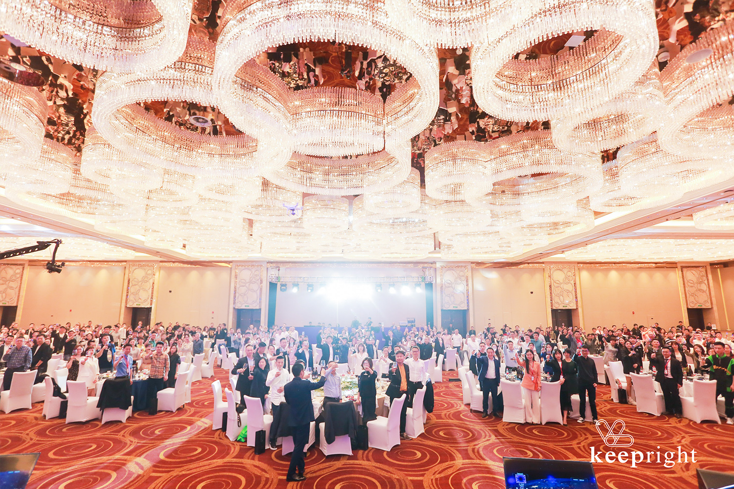 多機(jī)位拍攝活動(dòng)集體照