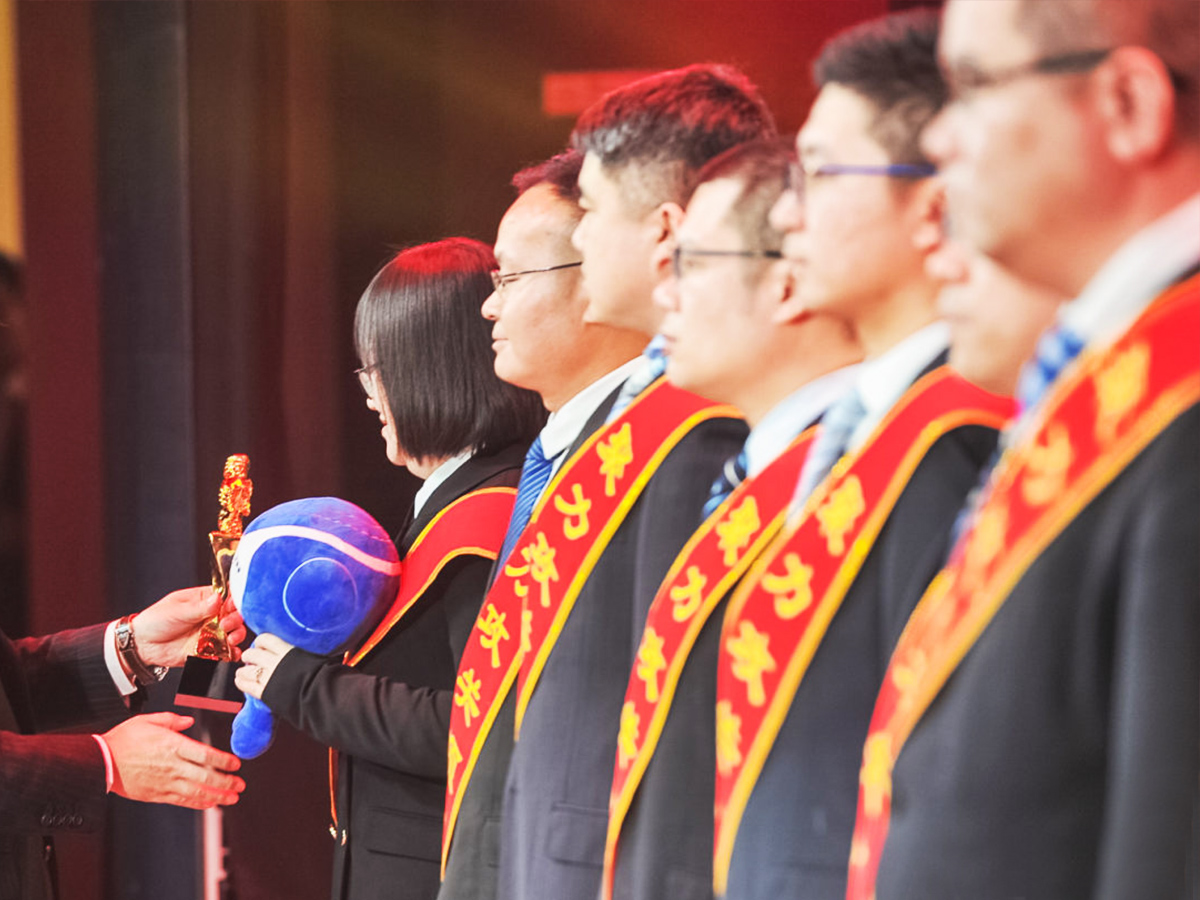 元旦公司優(yōu)秀員工表彰活動(dòng)