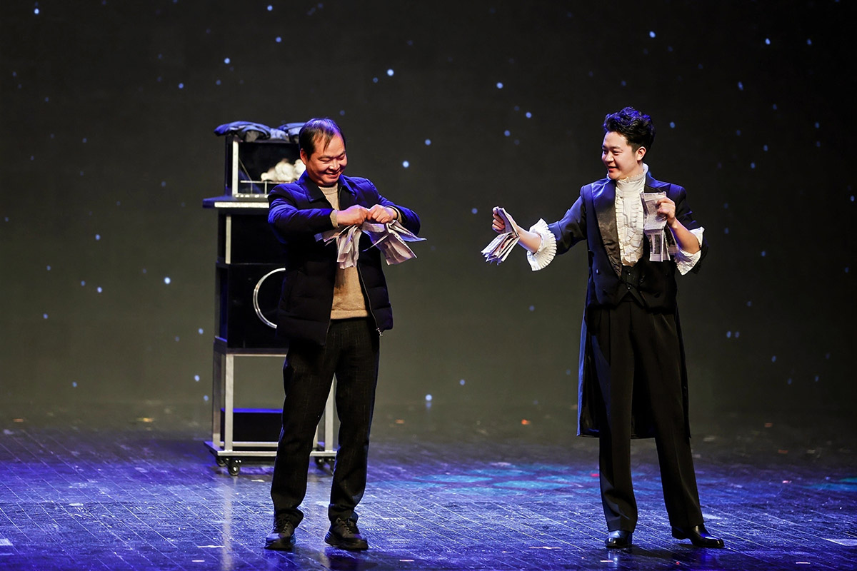 魔術(shù)表演《鴿與環(huán)》